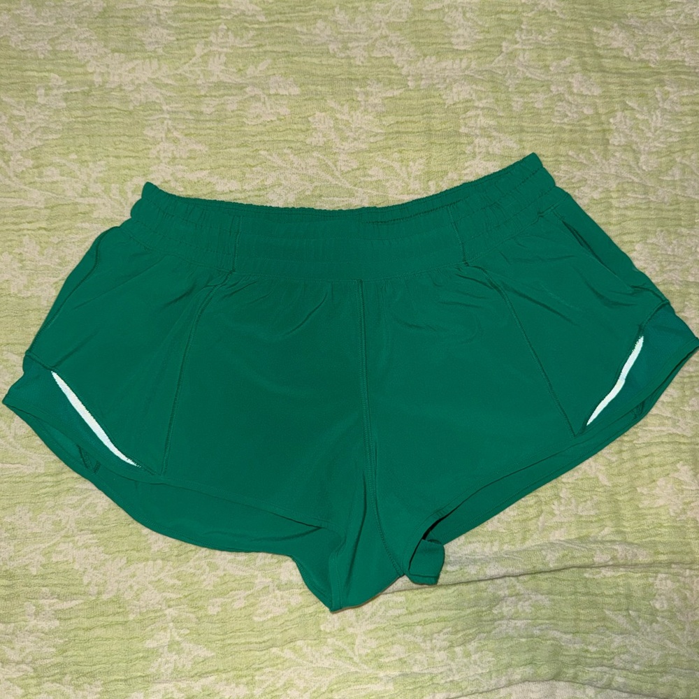 Green hotty hot low-rise lined short 2.5